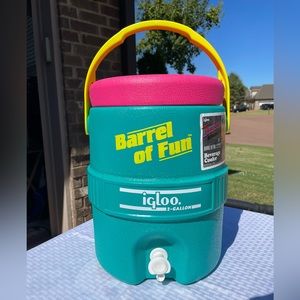 BRAND NEW!! Retro Igloo Cooler-2 Gal